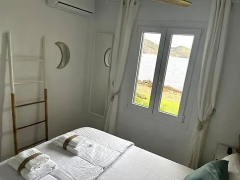דירות פורנלס Miravent Terraza Y Jardin Frente Al Mar Menorca